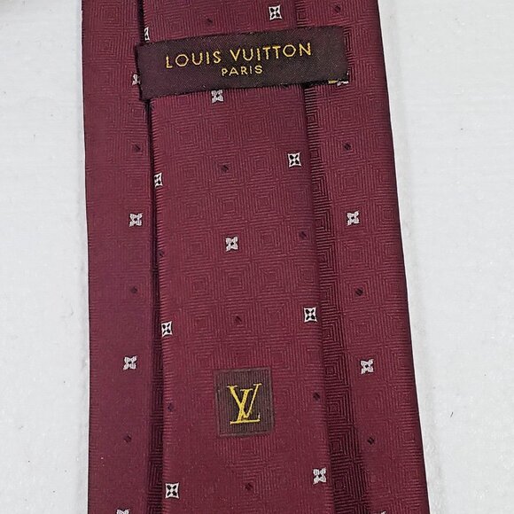 Louis Vuitton Men's Tie 100% Silk  Red Grenadine Damier Dot Pattern Italy - Picture 3 of 4